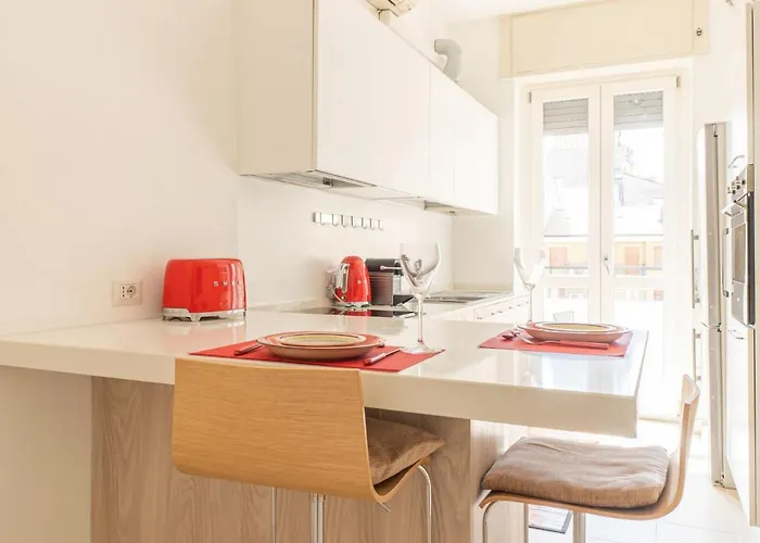Lejlighed Cozy One-bedroom With 2 Balconies In Sempione District