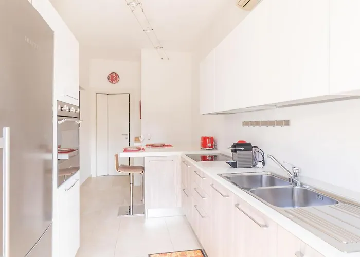 Lejlighed Cozy One-bedroom With 2 Balconies In Sempione District Milano