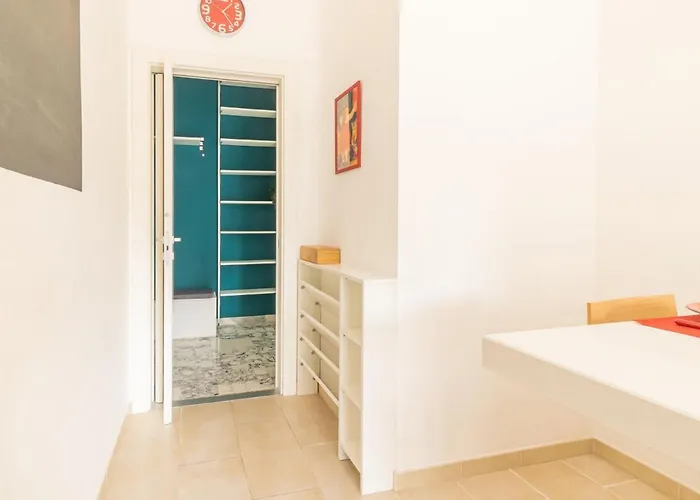 Cozy One-bedroom With 2 Balconies In Sempione District Apartman Milánó