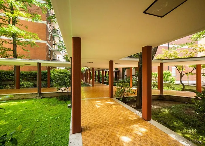 Cozy One-bedroom With 2 Balconies In Sempione District * Milánó