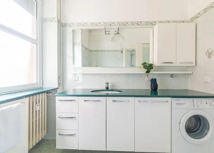 Cozy One-bedroom With 2 Balconies In Sempione District * Milano