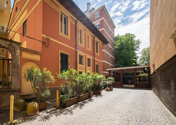 Lejlighed Cozy One-bedroom With 2 Balconies In Sempione District *