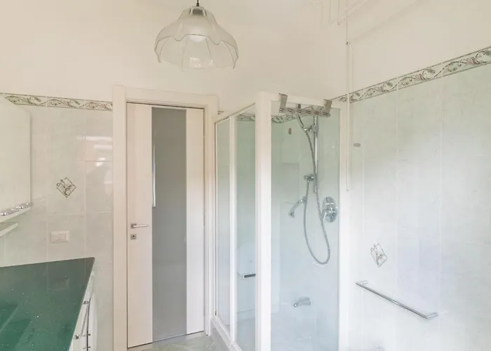 Cozy One-bedroom With 2 Balconies In Sempione District * Milánó