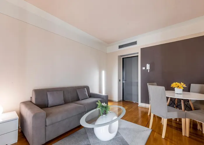 アパート ミラン ロイヤル スイーツ セントロ ドゥオーモ *