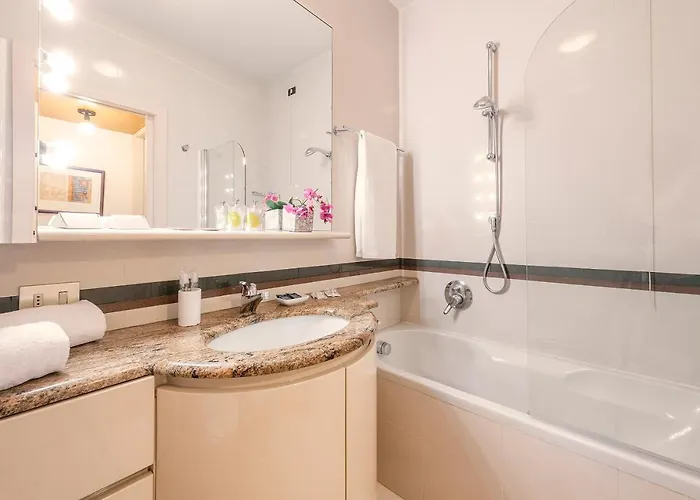 アパート ミラン ロイヤル スイーツ セントロ ドゥオーモ