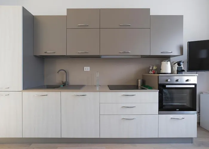 Guesthost - Cosy With Balcony! Apartament