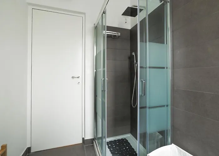 Guesthost - Cosy With Balcony! Apartament Mediolan