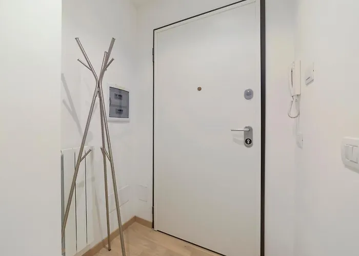 Guesthost - Cosy With Balcony! Mediolan