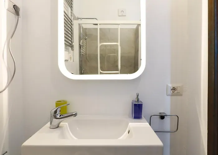 Primopiano - Schiaparelli C Flat * מילאנו