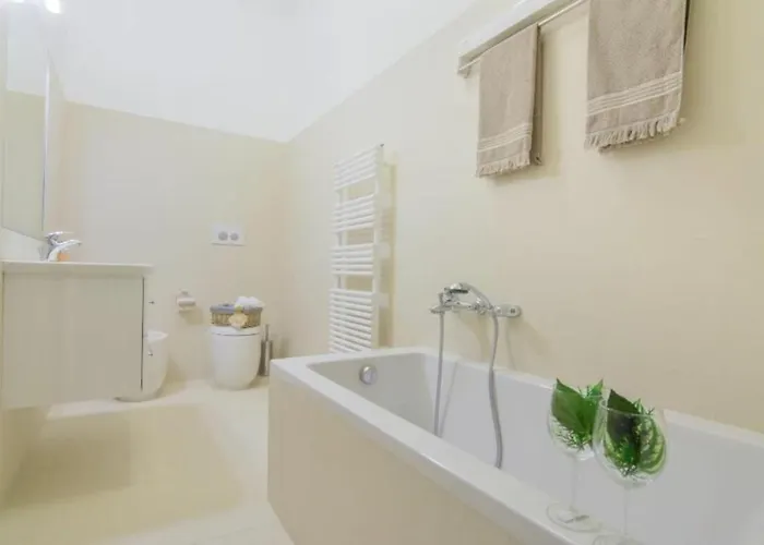 Bacone Liberty Olimpia 아파트 *