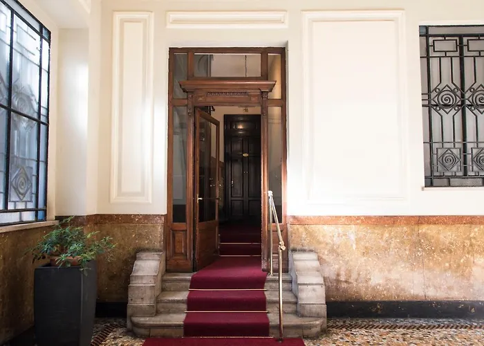 Sophisticated Near Duomo *