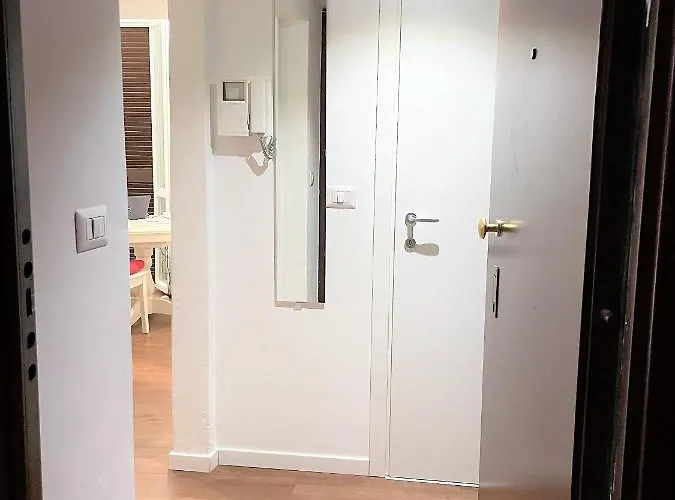 White Flat Puglie * מילאנו