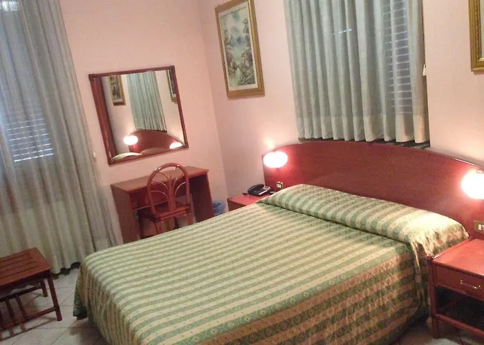 拉卡拉维拉酒店 米兰