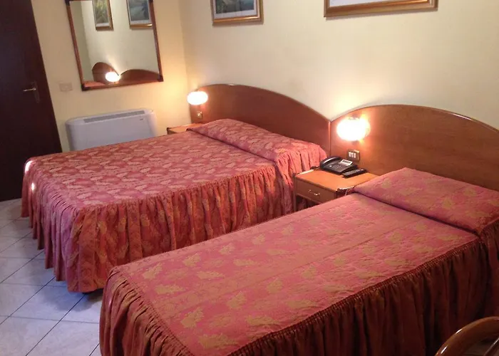 拉卡拉维拉酒店 米兰