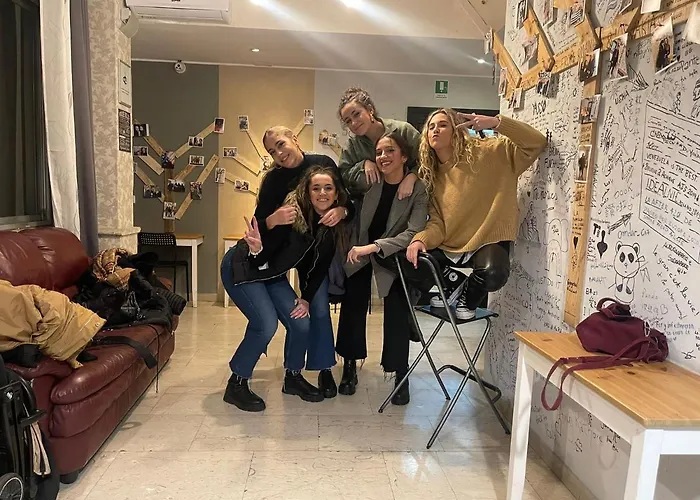 Lion & Youth Hostel *