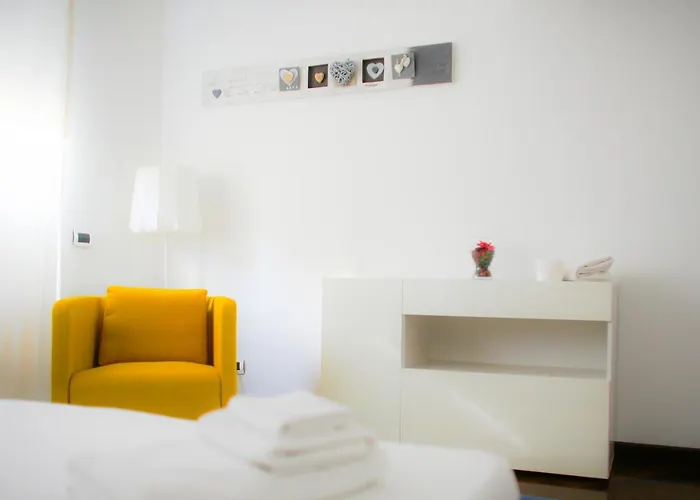 Bnbutler - Bergonzoli - Modern And Bright Near Station