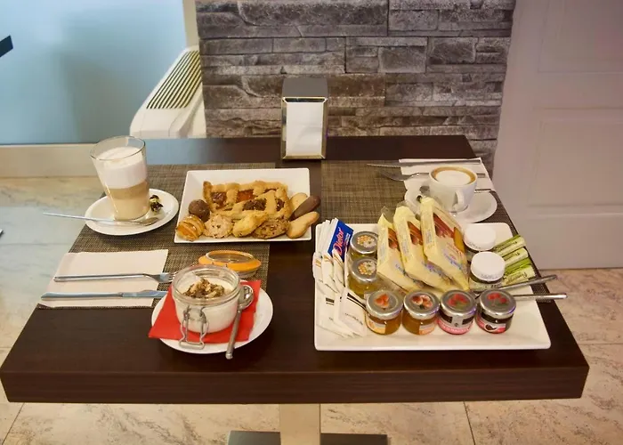 Sechi With Parking Szálloda Milánó