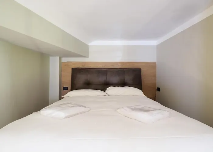 Premium Two-level Caiazzo Stazione شقة *