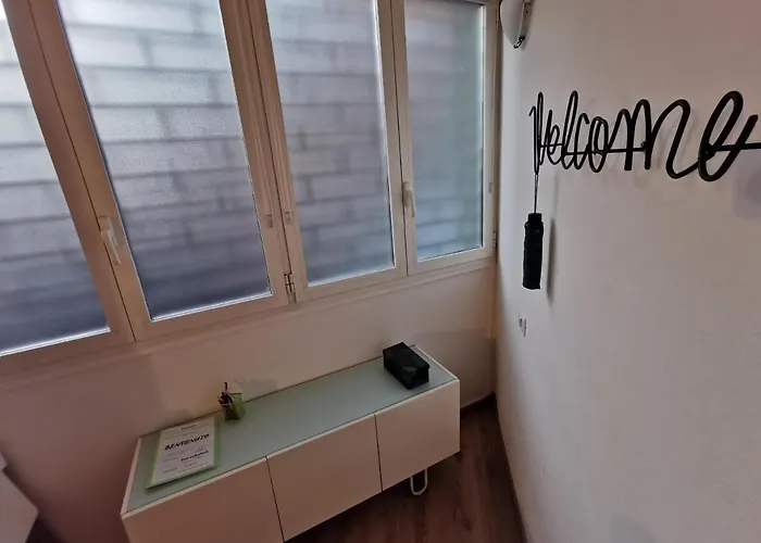 Likehome - Via Scaldasole Loft * Milán