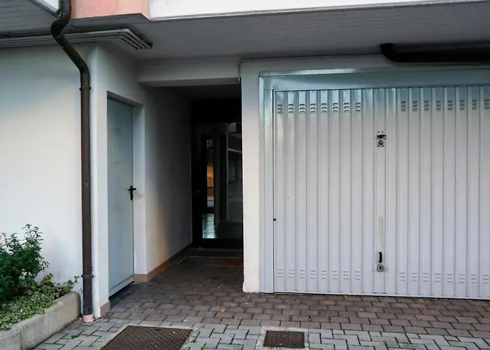 Luminoso A Pochi Minuti Da Duomo E Fiera Apartamento