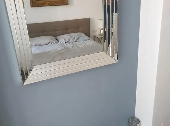 Michelangelo 30 Moderno Vicino Bosco Verticale アパート ミラノ