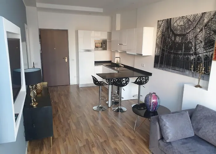 Michelangelo 30 Moderno Vicino Bosco Verticale *