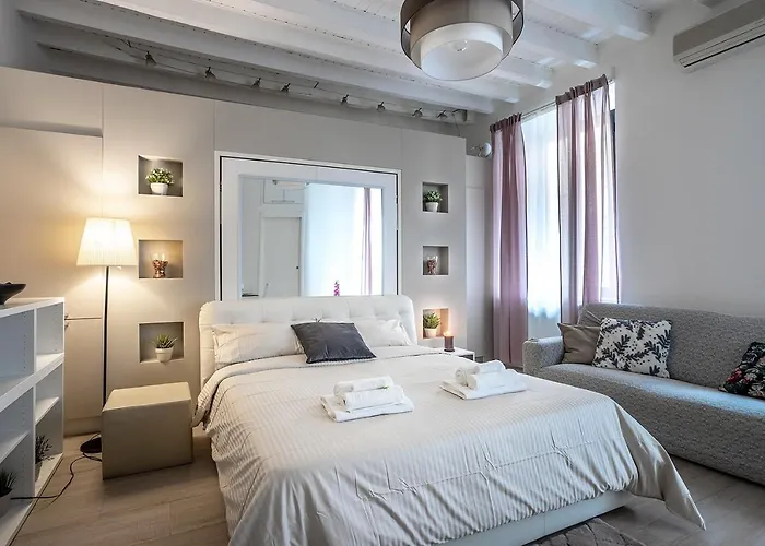 13 Stazione 아파트 *