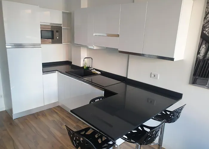 Michelangelo 30 Moderno Vicino Bosco Verticale