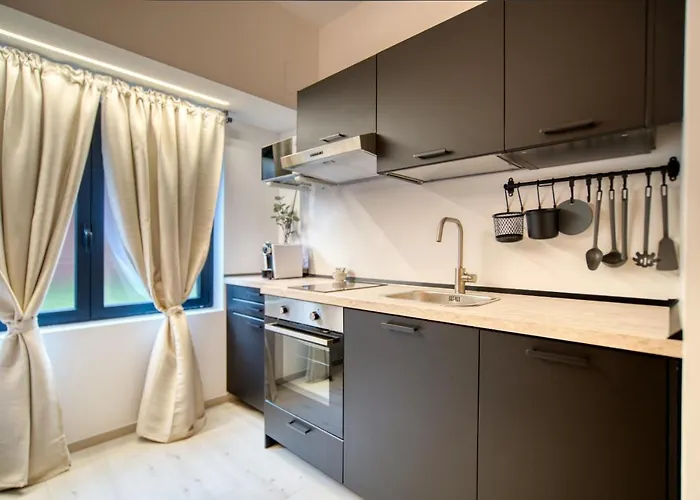 Suzzani 273 Milán