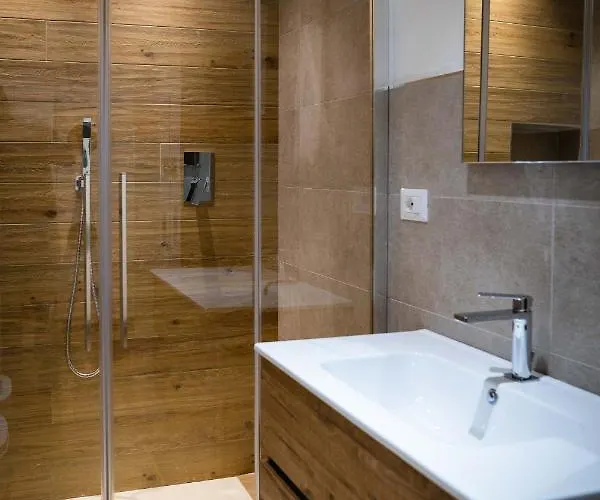 L Arche Comfort & Relax Brown Di Via Varesina * Mailand