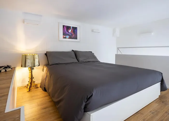 Walk To Duomo, Loft Near Metro, M4 Linate 2min Walk *