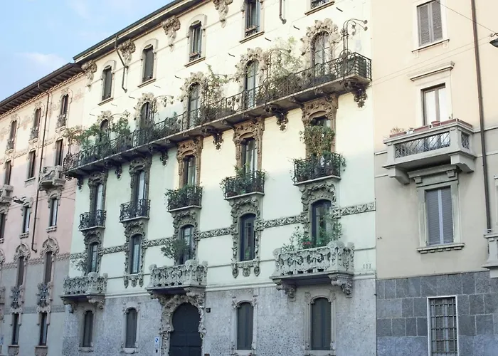 Liberty Two-room In Porta Venezia