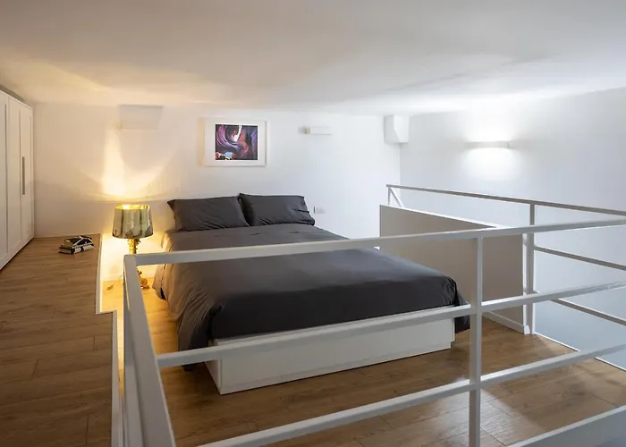 Walk To Duomo, Loft Near Metro, M4 Linate 2min Walk *