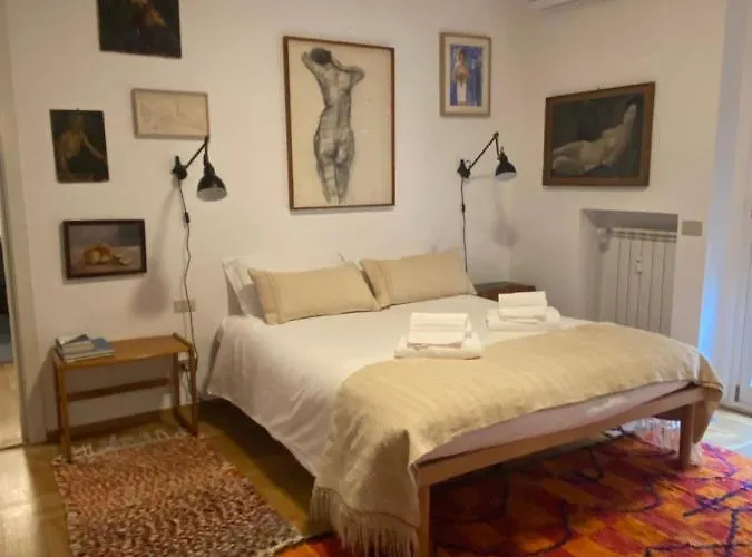 Salasco 20 - Bocconi Porta Romana Stylish Apt!