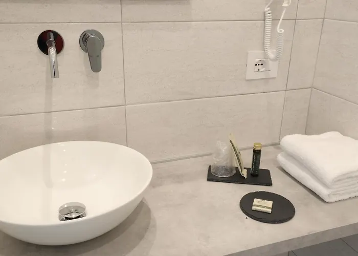 Cadorna Luxury Отель 2*