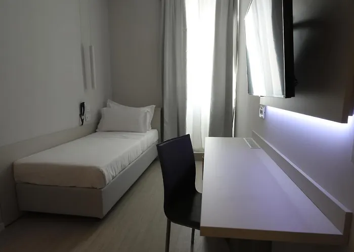 Cadorna Luxury Отель