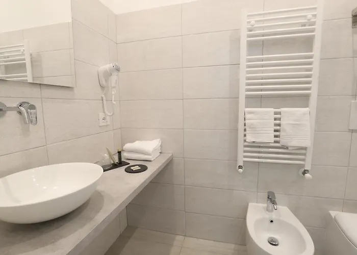 Cadorna Luxury Отель