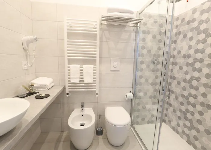 Отель Cadorna Luxury 2*