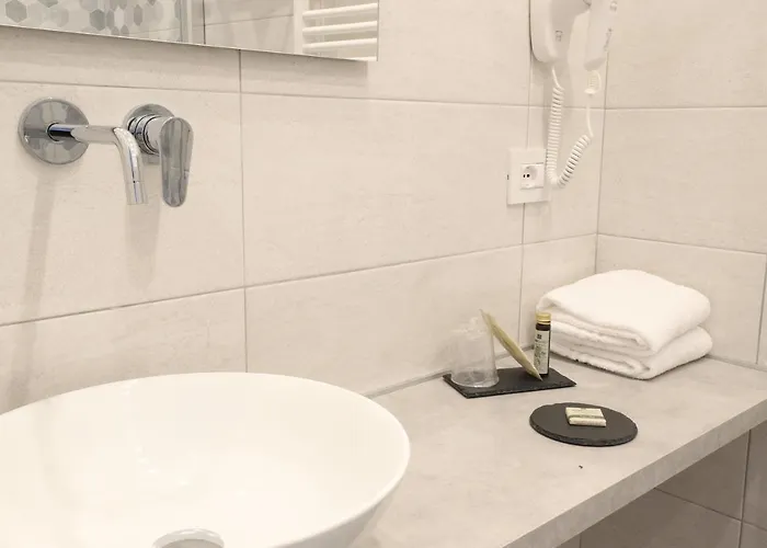 Отель Cadorna Luxury 2*