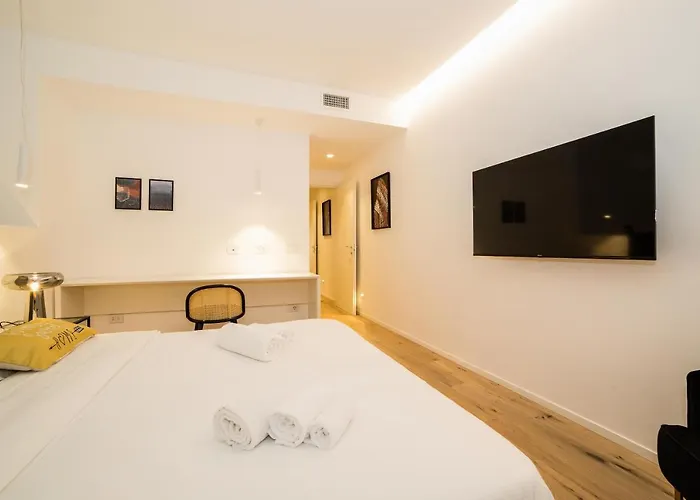 Chic Luxury Apartments-hosted By Sweetstay *