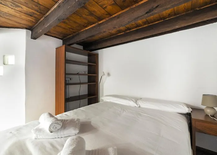Guesthost - Porta Romana & Bocconi Cosy * Milan