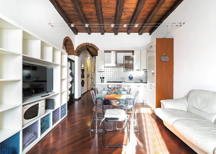Guesthost - Porta Romana & Bocconi Cosy * Milan
