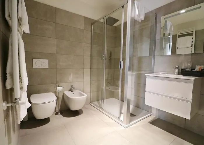 Isola Aparthotel 4*