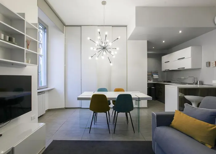 Modern Close To Shopping District * ミラノ