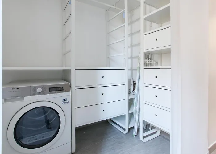 Modern Close To Shopping District アパート ミラノ