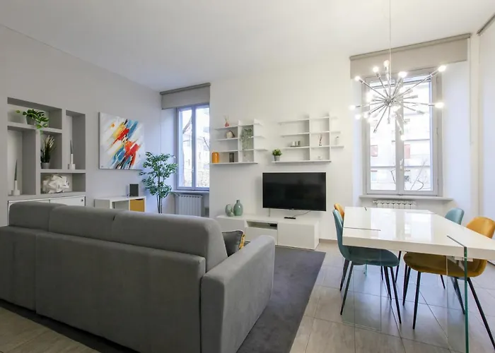 Modern Close To Shopping District