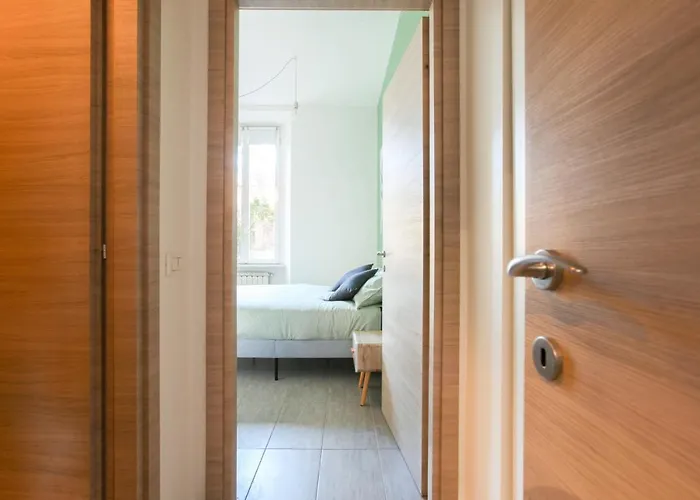 Modern Close To Shopping District アパート