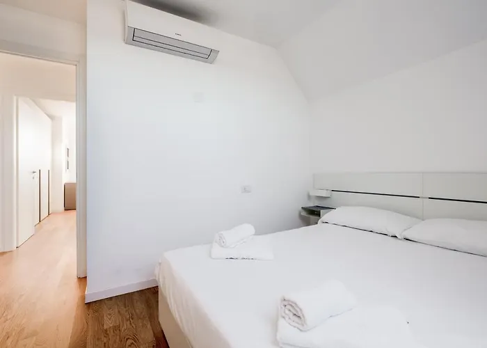 Modern With Terrace, Wifi & Ac Appartamento *