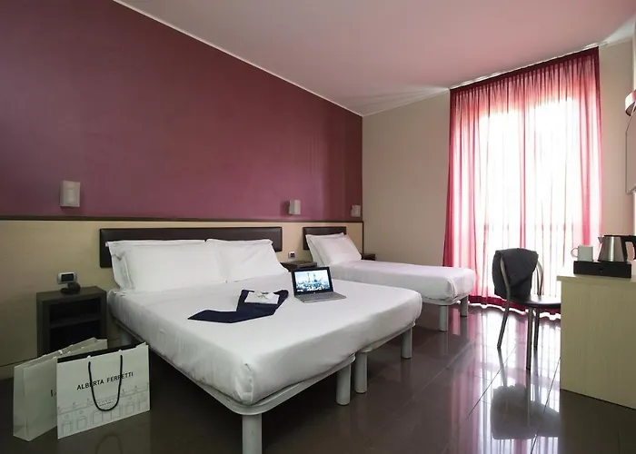 费弗酒店 3* 米兰