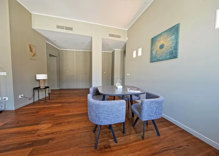 圣特克拉公寓 *